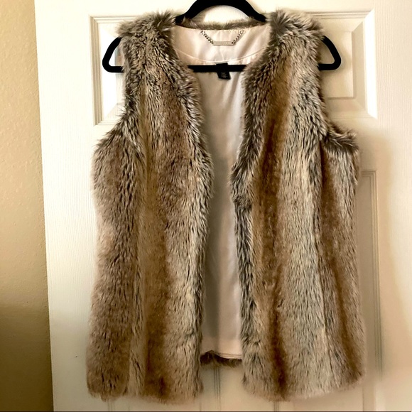 Faux Fur Vest by White & Black - Picture 3 of 7